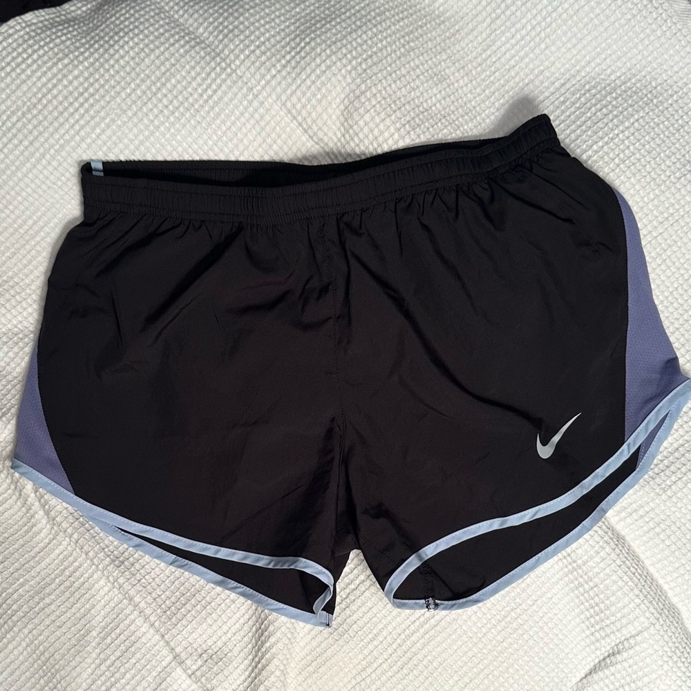 Nike Women’s Tempo black running shorts with dusty purple  trim. size S